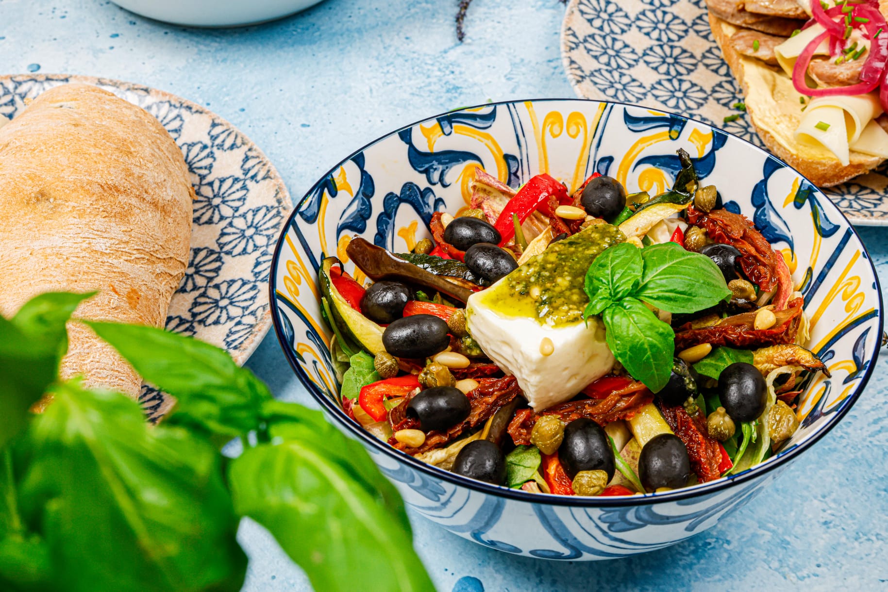 Sveža mediteranska solata s feto in olivami